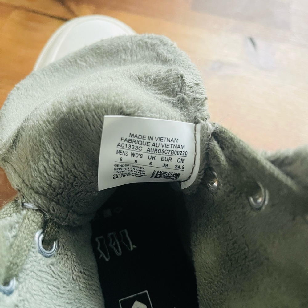 Converse Chuck 70 Hi top leather trainers with faux fur lining in utility green - Picture 11 of 13